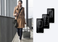 Der neue Fernzugriff macht die Bedienung der Zutrittskontrollsysteme von SIEGENIA noch vielseitiger: Per Smartphone können Endanwender nun z. B. befugten Personen jederzeit und von überall aus Zutritt zum Gebäude gewähren.<br />Bild: SIEGENIA