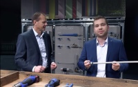 Im Studio erklären die Geberit Expertinnen und Experten die Neuheiten 2022 und beantworten die Fragen der Teilnehmer.