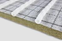 Die neue Systemplatte Fiberklett mit ökologischer Mineraldämmung von Schütz besteht aus natürlichen Rohstoffen, ist nicht entflammbar und besitzt eine sehr hohe Trittschalldämmwirkung. 
