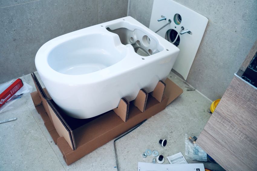 Praktisch: Die Verpackung des Geberit AquaClean Dusch-WCs...