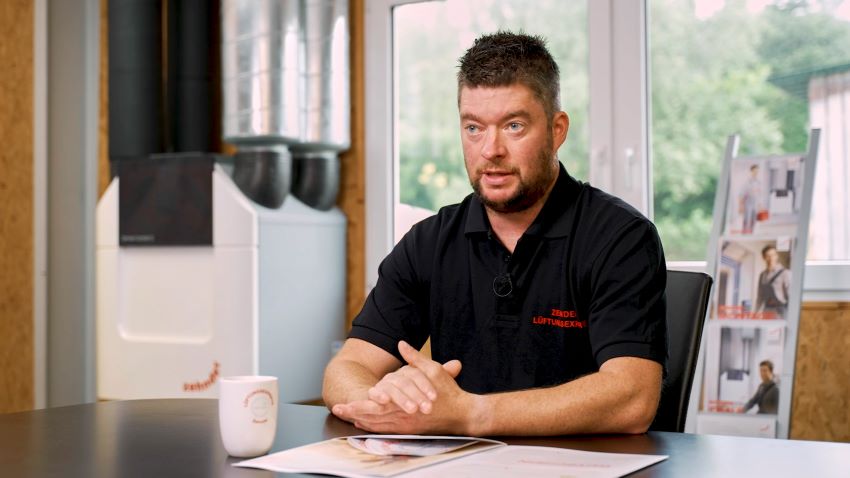 Jürgen Gortmann von der Glüpker Lufttechnik GmbH aus...