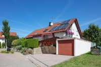 65 Prozent der sanierwilligen Hausbesitzer möchten in eine Solaranlage investieren. Solarthermie zieht fast die Hälfte zusätzlich oder stattdessen in Betracht. <br />Bild: Bausparkasse Schwäbisch Hall