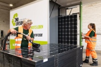 Reinigung, Prüfung gebrauchter Solarmodule für die.......