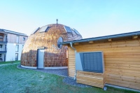 Ein Blickfang – das Skydome-Haus mit einem energieeffizienten Gesamtsystem aus Wärmepumpe und Fußbodenheizung von Roth. 
