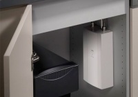 Der elektronische AEG Durchlauferhitzer DDLE Kompakt FB 11/13 bereitet Warmwasser bis 60°C. Er beansprucht wenig Platz und unterstützt durch seine dezentrale Versorgung die Trinkwasserhygiene.