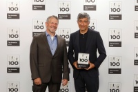 Edgar Timm, Director R&D nimmt Ende Juni in Frankfurt am Main den TOP100-Award 2022 von Ranga Yogeshwar für ait-deutschland entgegen. Das Unternehmen wurde für seine Innovationserfolge ausgezeichnet. <br />Bild: KD Busch / compamedia