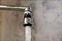 Perlatoren mischen dem Wasserstrahl Luft bei und reduzieren.......