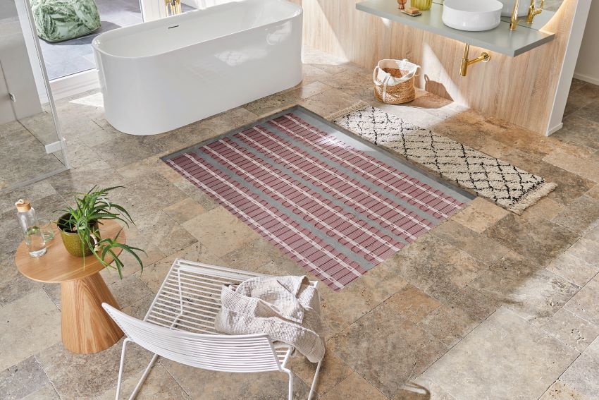 Im Bad sorgt die elektrische AEG Fußbodenheizung für...
