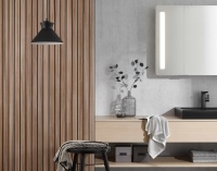 Mit dem RenoDeco Dekor Lärche Naturhell ziehen Wärme und Wohnlichkeit ins Bad ein. Die natürliche Holz-Optik eignet sich ideal, um effektvolle Akzente mit skandinavischem Touch zu setzen.