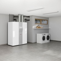 Das Lüftungsintegralgerät LWZ CS von Stiebel Eltron ist perfekt für den Einsatz in Einfamilienhaus-Neubauten geeignet. Es bietet alle haustechnischen Funktionen: Kontrollierte Be- und Entlüftung mit Wärmerückgewinnung sowie Heizung und Warmwasserbereitung über integrierte Luft-Wasser-Wärmepumpe. Auch die Kühlung des Gebäudes kann die LWZ übernehmen, zudem mit Solarthermie- oder PV-Anlage gekoppelt werden. Bilder: STIEBEL ELTRON