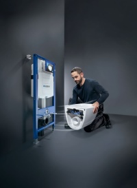 Mit einem Geberit WC-System ist die Installation dank innovativer Montagetechniken bis zu 40 % schneller möglich als bei einem herkömmlichen Unterputzspülkasten mit WC-Keramik und -Sitz.