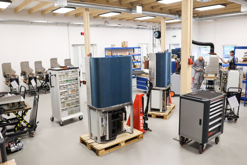 Die Produktion läuft rund: Die „ZEWO Lambda“ Wärmepumpe...