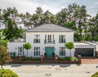 Für 1,95 Millionen Euro steht diese Villa in Potsdam.......