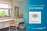 Der neue Homematic IP Wired CO2 Sensor mit Display sorgt für bessere Luft in jedem Zuhause. <br />Bild: eQ-3 AG 