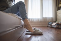 In einem gut gedämmten Gebäude bleibt die Wärme länger im Gebäude erhalten und es wird weniger Energie benötigt, um die Räume zu heizen. <br />Bild: freemixer - istockphoto.com