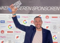 Stefan Ortner, Geschäftsführer ÖkoFEN Österreich, freut sich über den Futurezone Award für die innovative GreenFOX® Wärmepumpe mit dem intelligenten GreenMode.