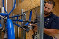 Die Monteure der Firma Judith würden nach ihren guten Erfahrungen am liebsten bei allen Projekten Geberit FlowFit verbauen. 