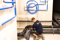 Beim Entwässerungssystem fiel die Wahl größtenteils auf das hochschallgedämmte Stecksystem Geberit Silent-Pro. Für die Entwässerung der Whirlpools kam das System Silent-PP (hier im Bild) zum Einsatz.