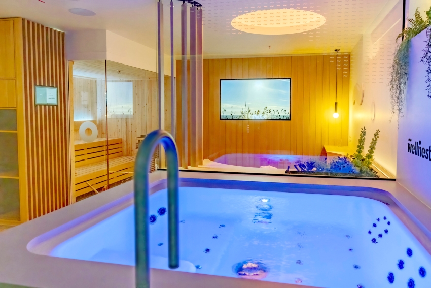 Auf jeweils 35 Quadratmetern sind eine Sauna, ein Whirlpool,...
