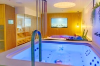 Auf jeweils 35 Quadratmetern sind eine Sauna, ein Whirlpool, ein Ruhebereich und Duschen untergebracht.