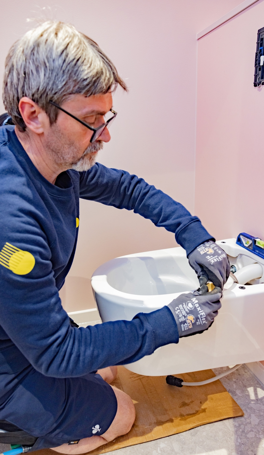 Die Installation von so vielen Geberit Dusch-WCs auf...
