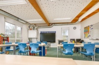 Das dezentrale Lüftungssystem Centra 1000 mit Wärmerückgewinnung von inVENTer belüftet Klassenzimmer mit einem Luftvolumenstrom bis zu 953 m³/h, wie hier in der Leonardo Gesamtschule in Jena. 