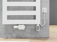 Kälteschauer beim morgendlichen Ritual im Badezimmer gehören mit dem digitalen Heizstab 5 von HSK Duschkabinenbau der Vergangenheit an. Schnell und unkompliziert montiert ist er die optimale elektrische Ergänzung zu einer Bandbreite an HSK Designheizkörpern.  