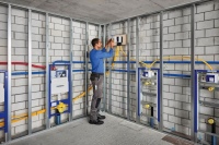 Das Geberit Gateway ist für den Betreiber der zentrale Zugang zu den Geberit Produkten. Hierfür wird es in die Geberit Installationssysteme integriert, wie zum Beispiel hier in das Duofix System.