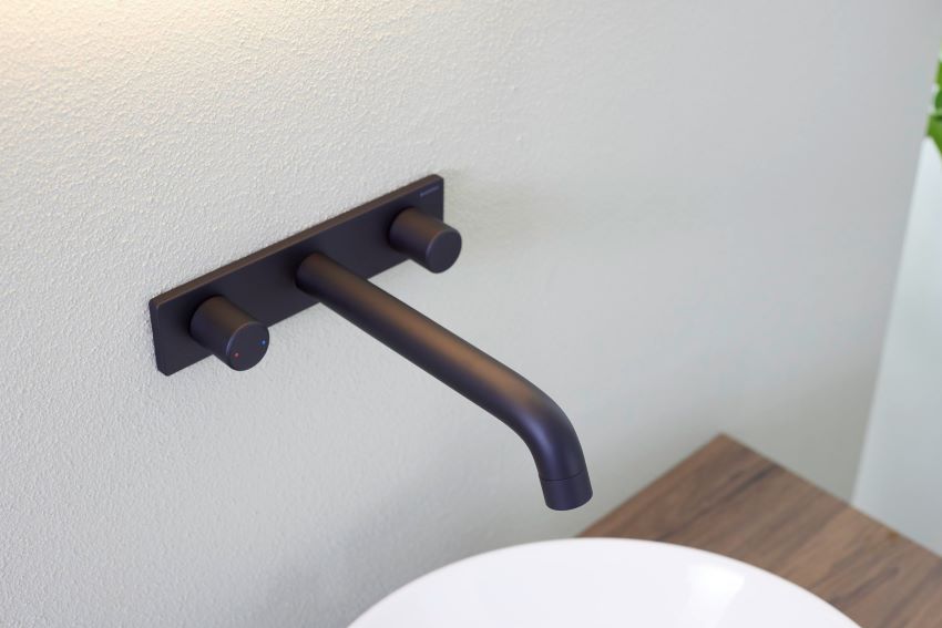 Die Geberit ONE Armatur ist künftig in der Trendfarbe...