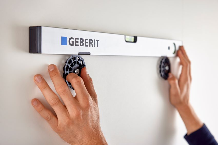 Die Geberit Wandhalterung ist mit einem Spielraum von...