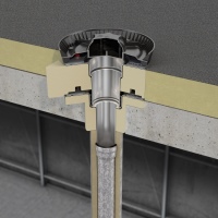 Zweiteiliger Flachdachablauf ACO Variant-Jet mit Isolierung, Oberteil, Isolierkörper für Oberteil und Luftschleuse. Das ACO GM-X Rohr kann direkt angeschlossen werden.<br />Bilder: ACO Haustechnik
