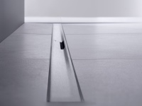 Schmal und funktional: Die Duschrinne Geberit CleanLine50 ist markant im Design und reinigungsfreundlich.