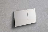 Das puristische Design spiegelt sich auch in den geradlinig ausgeformten Tasten der wassersparenden 2-Mengen-Spülung wider. 
