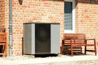 Wärmepumpen sind eine beliebte Alternative zu fossilen Energieträgern. <br />Bild: klikkipetra/Shutterstock.com / VDI<br /><br /><br />