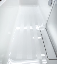 Mit der neuen, optionalen und werkseitig aufgetragenen AntiSlip Beschichtung wird auch in der DuschWanne Dobla höchste Sicherheit gewährleistet.
