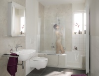 Mit der DuschWanne Dobla lässt sich ein gemütliches Vollbad genauso einfach nehmen wie eine erfrischende Dusche. 