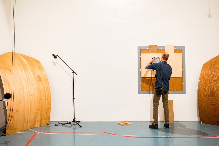 Der sog. Hallraum (reverberation room) simuliert den...