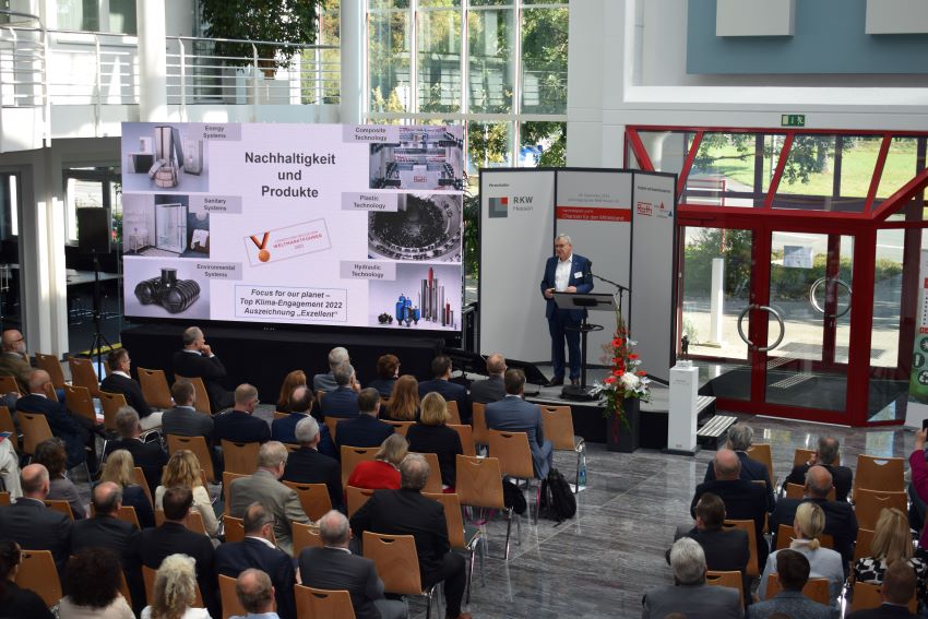Am Sitz der Roth Industries, dem Manfred Roth Atrium,...
