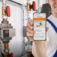 Die Kommunikationsplattform gibt Antworten auf die wichtigsten Fragen zum neuen Gebäudeenergiegesetz 2024.<br />Bilder: IMI