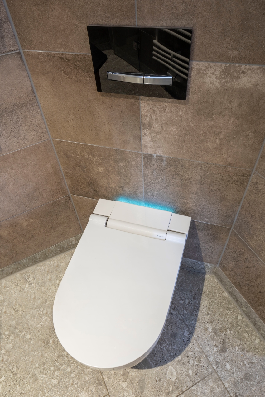 Das Orientierungslicht des Dusch-WCs Geberit AquaClean...