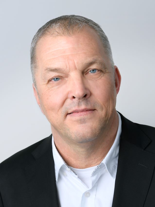 Andreas Fischer, ACO Haustechnik, beim Projekt Sportbad...