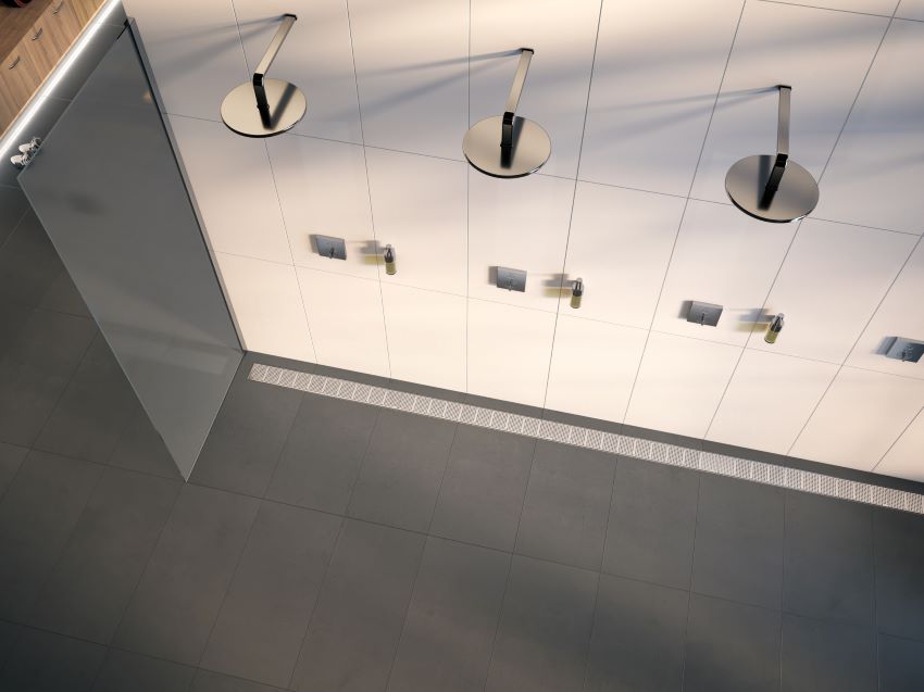 Die Reihenduschrinne ACO ShowerDrain Public X bietet...