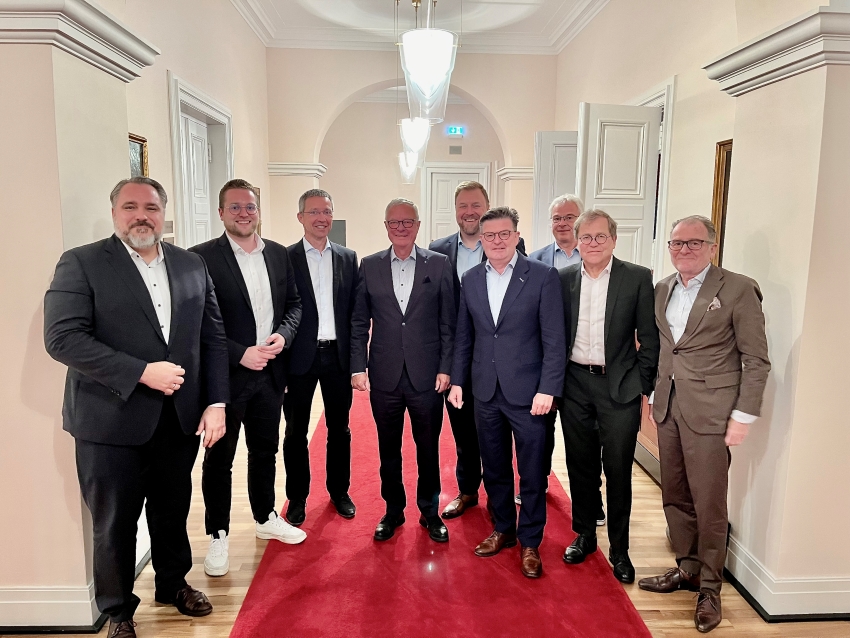 MdB Daniel Föst (FDP), MdB Martin Diedenhofen (SPD),...