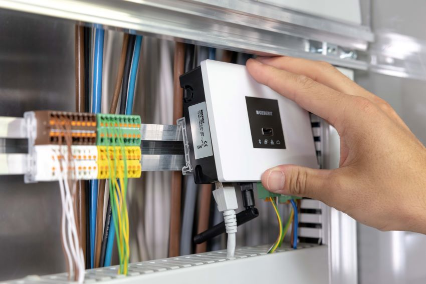 Der Geberit Connect Gateway ist bei Westfalia im Schaltschrank...