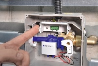 Der Geberit Connect Buskonverter kann bei bestehenden Anlagen von Geberit mit geringem Aufwand nachgerüstet werden.