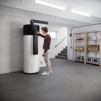 Die WWK-I Plus holt sich die Energie zur Trinkwassererwärmung aus der Raumluft – das macht die Warmwasserbereitung extrem effizient.