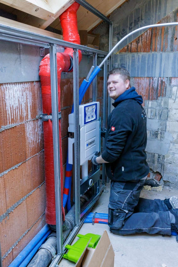 Alle Heizungs- und Wasserleitungen des komplexen Systems...