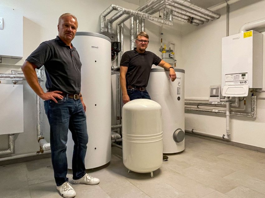BRÖTJE-Techniker Tom Neitzel (links) und Markus Dittrich...