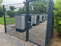 Die Wärmepumpen WOLF CHA haben inklusive Peripherie eine Heizleistung von 75 kW (bei -13 C°) und eine Kühlleistung von 50 kW.
