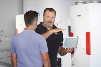 Die Helios Seminare finden wieder deutschlandweit statt – für eine praxisnahe Weiterbildung mit kurzen Anfahrtswegen.<br />Bilder: Helios Ventilatoren